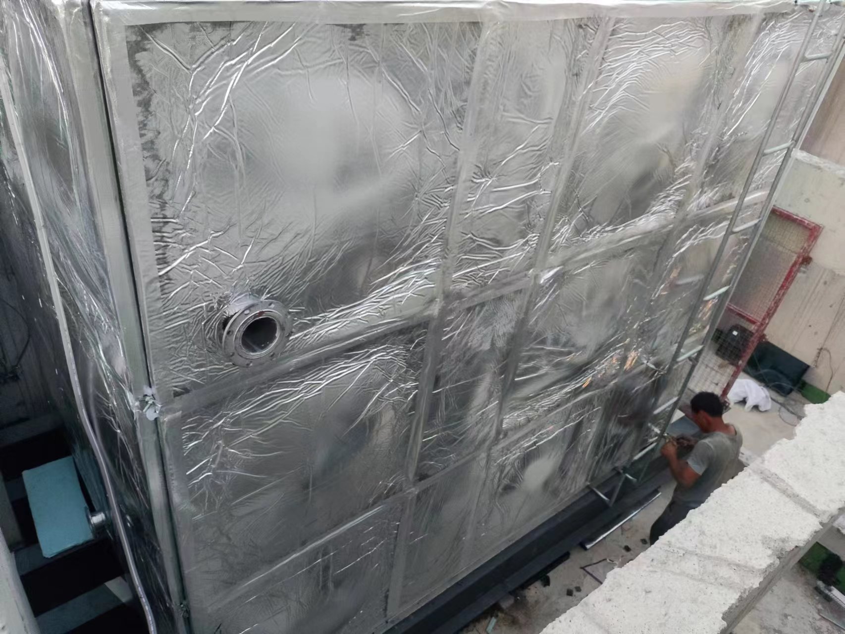 大连市橡塑铝箔布保温水箱
